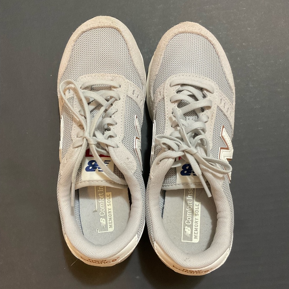 NEW BALANCE tennis shoes, grey/green, with insoles